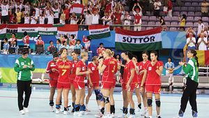 Fetele lui Tadici, „rupte" în interior