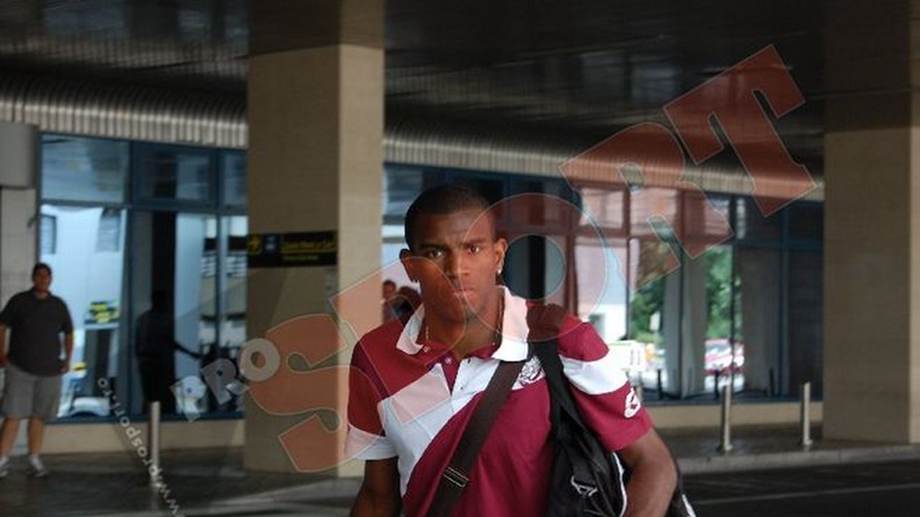 Rapidul l-ar putea pierde pe Helder din cauza lui Copos!** VEZI CUM!