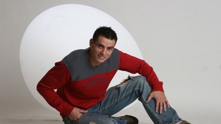 Poveste de model. Petre Condrat a dat podiumul de modă pe podiumul de premiere. După nouă ani, din nou în canoe, la europene. Azi, trage pentru medalie