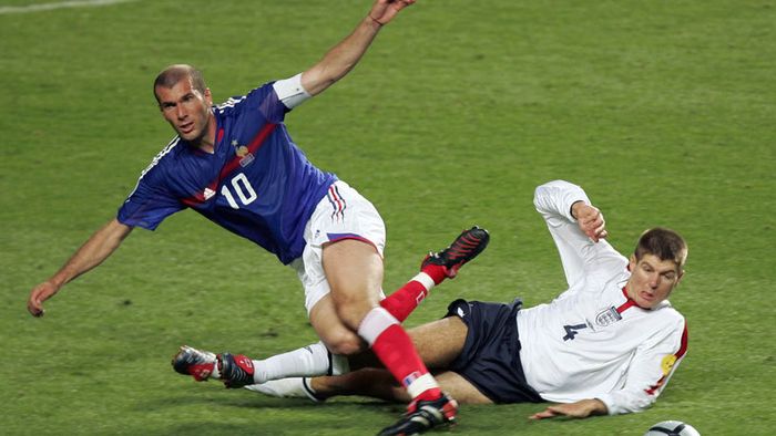 Zidane: "În 2004, am vorbit cu Florentino Perez să-l ia pe Gerrard, dar el a refuzat să plece de la Liverpool". Cum ar fi arătat Real dacă se facea transferul
