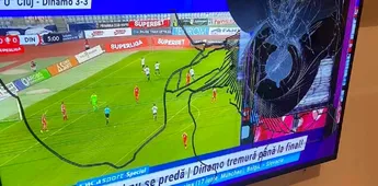 A spart televizorul de nervi, după ce ardelenii au egalat în U Cluj – Dinamo 3-3! Imaginea disperării unui fan al „câinilor” a devenit virală: a făcut praf aparatul electronic, furios că echipa alb-roșie e la un pas de Liga 2!