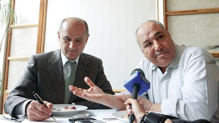 "Pot să aduc și să dau afară pe cine vreau, Copos e de acord și semnează!"