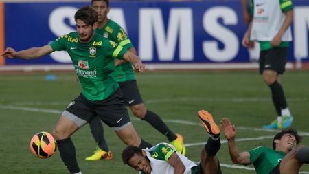 Chiricheș a ratat ocazia să fie coleg cu Pato: "Au încercat să îl fure". Mutarea gândită de Spurs a căzut în ultima clipă