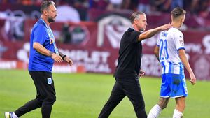 Nu s-au oprit la Sorin Cârţu! Locuinţa secundului lui Reghecampf, Dragoş Bon, vandalizată de fanii echipei lui Mititelu! Răspunsul acestuia: „Nu mor leii când vor caii!” | FOTO