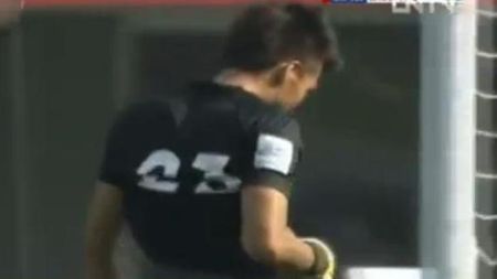 Nici dacă repetau la antrenamente nu reușeau așa ceva! VIDEO Patru gafe colosale în 5 secunde și un autogol de tot râsul