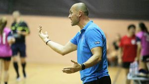 Începe sau nu sezonul de handbal în august? Costică Buceschi: „Deocamdată facem un handbal cu mânuși, cu frică, să nu se întâmple ceva care să ne deregleze și așa traseul destul de greu în procesul de pregătire” | INTERVIU