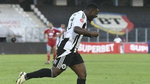 Universitatea Cluj - Rapid 2-1, în etapa 24 din Superligă. Neluțu Sabău îl mai bate o dată pe Marius Șumudică, iar „studenții” se distanțează în fruntea clasamentului!