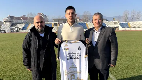 Dragoș Militaru, ”înscăunat” la CSM Unirea Alba Iulia după demiterea plănuită de conducere a lui Alexandru Pelici. Șomer de un an, a pozat cu zâmbetul pe buze