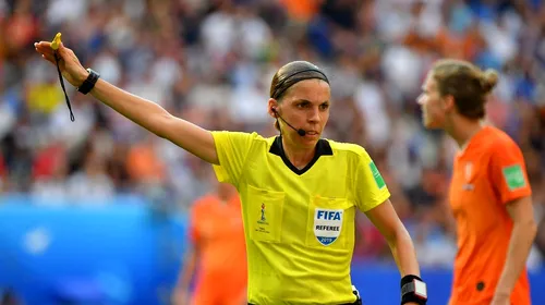 Cine este Stephanie Frappart, femeia care va arbitra Supercupa Europei dintre Liverpool și Chelsea. „Jucătorii nu aleargă mai încet doar pentru că arbitrul este o femeie”