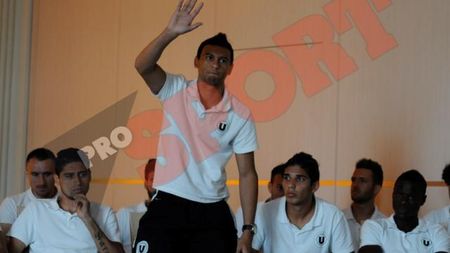 FOTO "U" și-a prezentat jucătorii într-un hotel de 5 stele:** "Facem față fără probleme în Liga 1!" Vezi lotul alb-negrilor