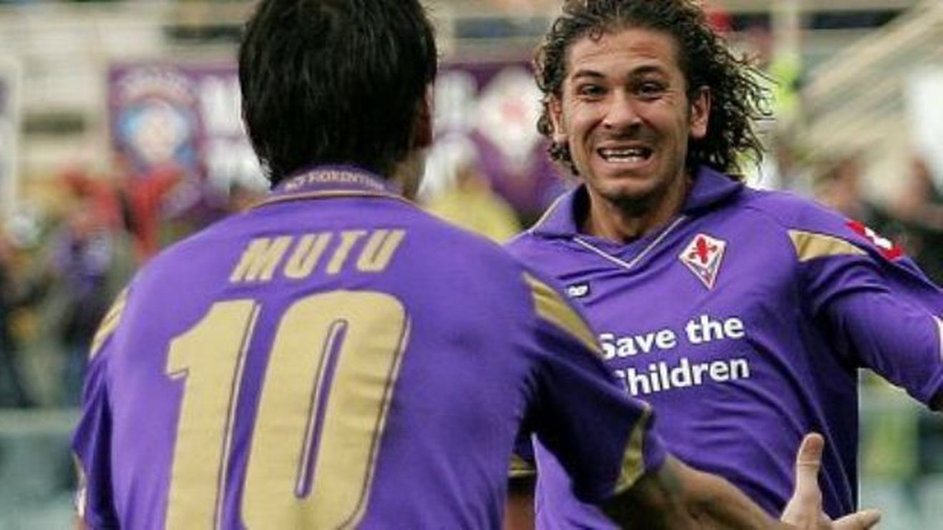 Mutu, aplaudat de fani la revenirea la Firenze!** "Cu el în teren, echipa nu are frică"