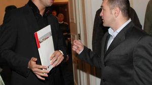 Ce se întâmplă cu Doroftei? De la "îi țin pumnii lui Bute", la "mai bine nu se prezintă... nu-l bate pe Pascal decât cu ranga!" Moșu' se apără: "A fost o caterincă"