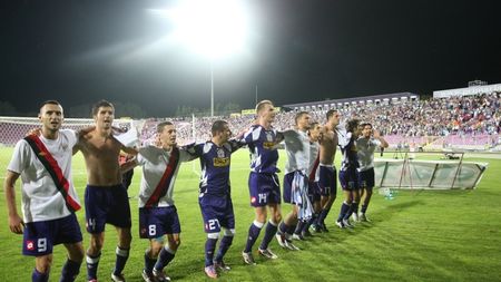 O minge cu semnăturile fotbaliștilor lui Poli a fost vândută cu 7.000 â‚¬!