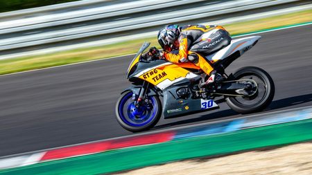 „Dadu”, noua senzație din motociclismul viteză! Are doar 15 ani și deja a primit wild-card