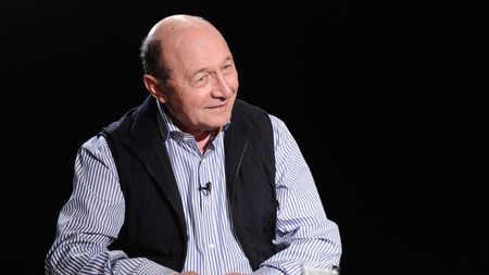 Șoc! Traian Băsescu, unul dintre cei mai mari fani ai Rapidului, a suferit un accident vascular cerebral și a fost trimis de urgență la un spital din Paris!
