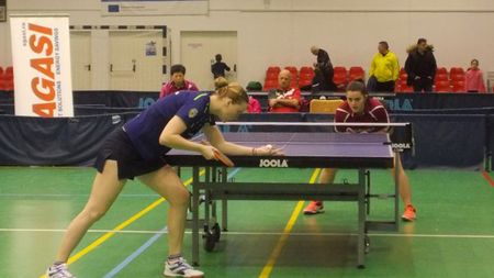 Echipa din cea mai bogată comună din România a fost învinsă în Cupa ETTU de catalanele cu "ochi oblici" de la Vic. La 54 de ani, campioana mondială Xianlian Ni a predat o lecție de tenis de masă