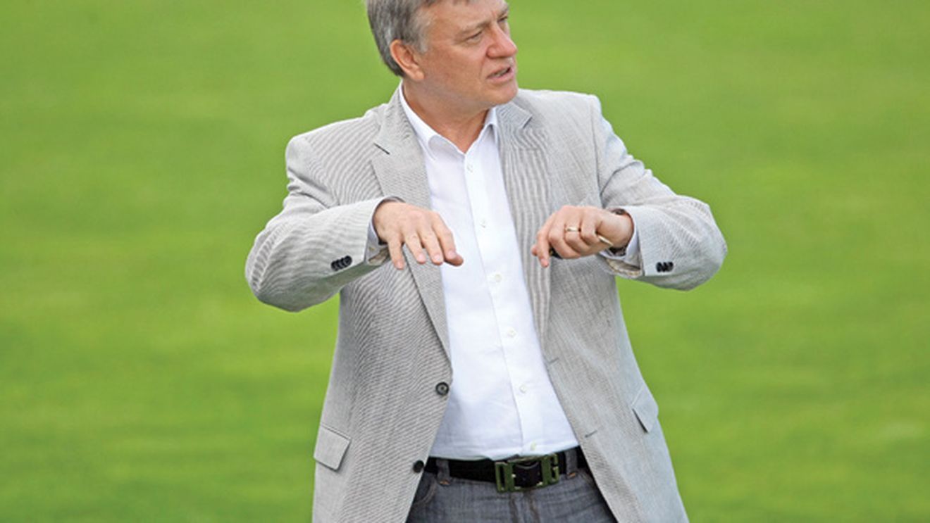 "Nu știu dacă Steaua riscă să-și piardă și licența! Să-și rezolve problema cu MApN!"