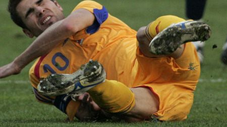 Mutu: **"Mă doare puțin genunchiul, dar o să strâng din dinți!"