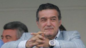 Becali: "Îi felicit pe CFR"