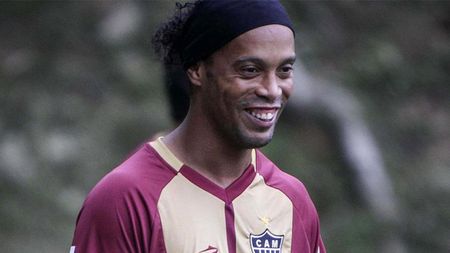 Debut triumfal al lui Ronaldinho la noua sa echipă