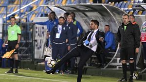 Adrian Mutu a profitat din plin de meciul CFR- FCSB. S-a dus la Cluj să vadă jucătorii pe care vrea să-i selecționeze la lotul de tineret, dar și-a dezvăluit și una din vechile sale pasiuni | FOTO