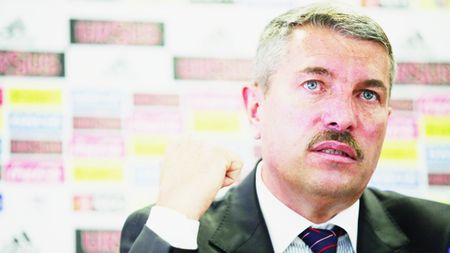 Avram, din nou lângă "Nașul"