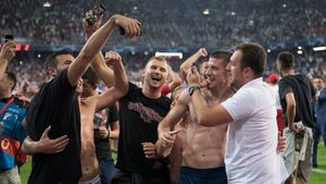 Probleme pentru Steaua Roșie! Fanii sunt interziși la două deplasări din Ligă după ce au invadat terenul la Salzburg. Amenzi uriașe pentru ambele cluburi