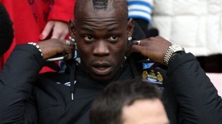 N-a realizat mare lucru în fotbal, dar vrea să schimbe deja domeniul!** Balotelli ia lecții de muzică de la un DJ