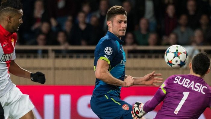 
Glumă sau prostie? Râzi cu lacrimi: ce a putut scrie pe twitter un fost "tunar" în timpul meciului Monaco - Arsenal