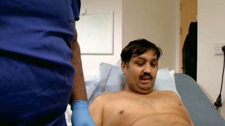 Bărbatul care sfidează toate problemele. A suferit un implant de penis, dar visează: "Vreau să am copii"