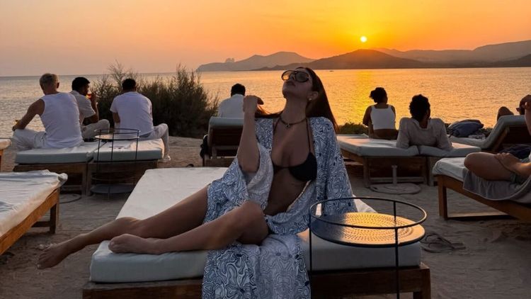 Fără inhibiții! Fiica legendarului Dorin Mateuț s-a fotografiat cu lenjeria la vedere