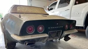 Au găsit un Chevrolet Corvette după 50 de ani şi au descoperit asta