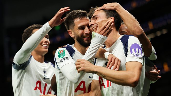 Ofertă de 5,1 miliarde de euro pentru echipa lui Radu Drăgușin. Răspunsul acționarilor lui Tottenham a venit imediat