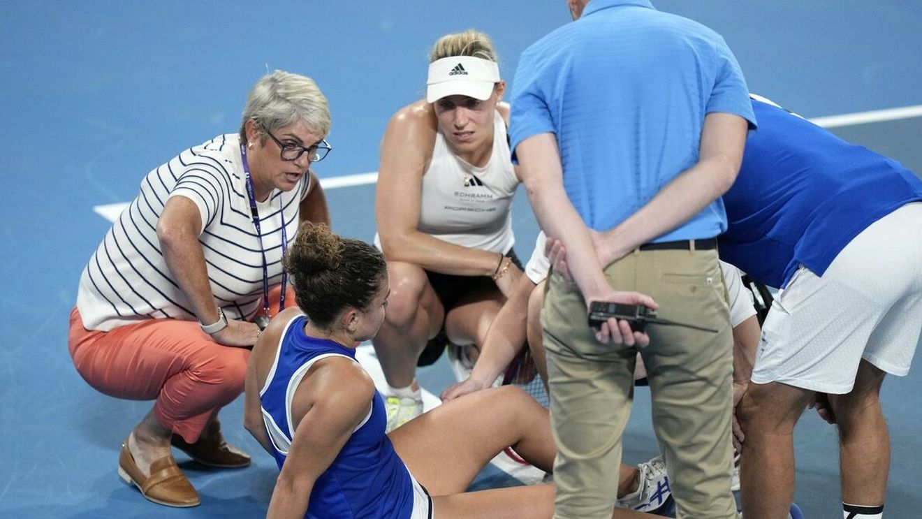 Momente dramatice la revenirea lui Angelique Kerber în circuitul WTA! Prietena Simonei Halep a jucat primul meci după o pauză de un an și jumătate, la United Cup. VIDEO