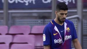 Suarez, gest furios. De ce și-a rupt tricoul de joc