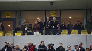 Apariția misterioasă din loja Dianei Șucu și a lui Dan Șucu la derby-ul Rapid - FCSB 4-0! Cine este Aurora Damcali, femeia care a adus miliarde de euro României în celebrul proces cu Roșia Montană