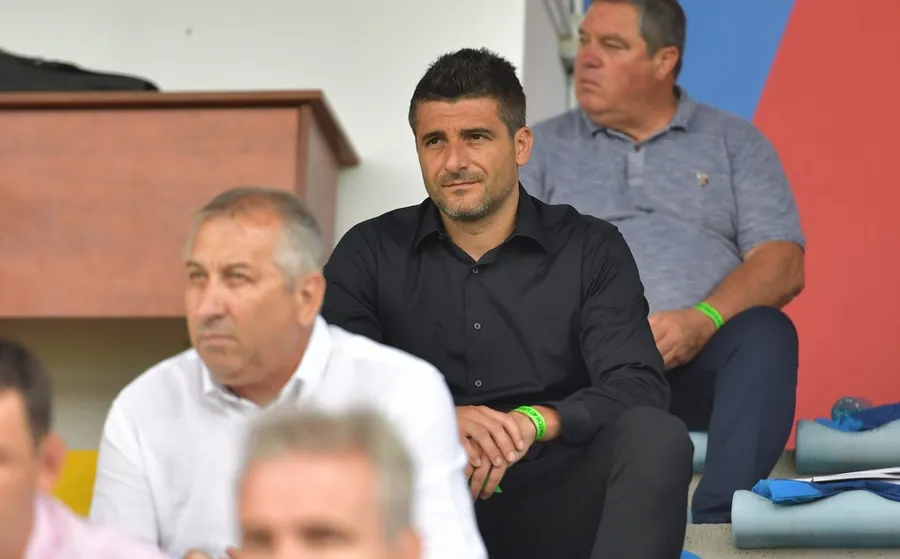 Daniel Niculae (în negru) este la primul Derby cu FCSB din rol de președinte