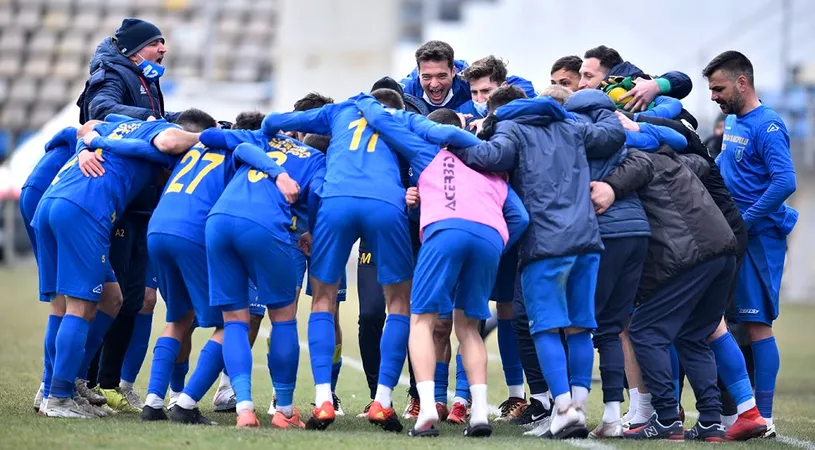 Corona Brașov a devenit matematic campioana Seriei a 5-a a Ligii 3, cu cinci meciuri rămase de disputat în sezonul regular. Echipa antrenată de Călin Moldovan a fost aproape de desființare în această primăvară