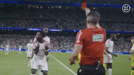 VIDEO A apărut înregistrarea VAR la eliminarea lui Vinicius! Ce au discutat arbitrii înainte să-i anuleze golul