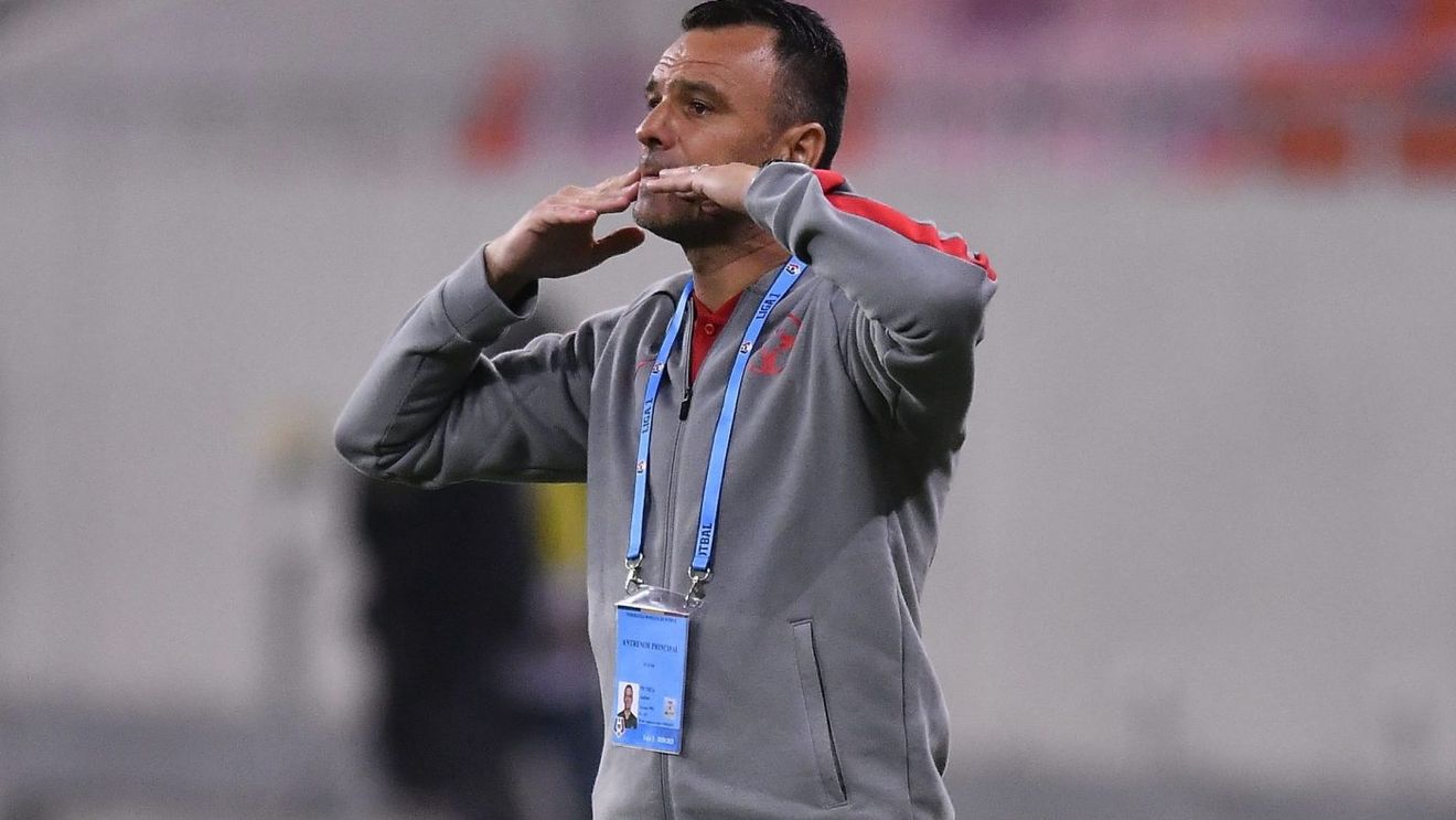 Toni Petrea are dureri de cap înaintea meciului cu CFR Cluj! Antrenorul FCSB nu știe pe cine să folosească pe postul de fundaș stânga