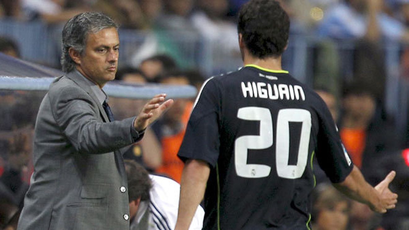 Înlocuitor pentru Higuain! Un adversar al României în preliminarii este favoritul lui "Mou"!** Costă 30 de milioane â‚¬