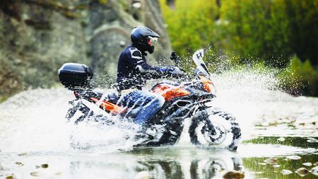 Furtuna!** Noul Suzuki V-Strom a fost "îmbrăcat" special pentru această toamnă aurie!