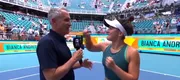Cum a reacționat Bianca Andreescu după ce reporterul de la Miami i-a greșit numele: „Monica!?” Sportiva a stârnit hohote de râs în tribune la finalul meciului din turul al treilea | VIDEO