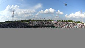 Turneul care nu vinde bilete la poartă și mesajul care se aude non-stop în difuzoare. Corespondență de la Paris