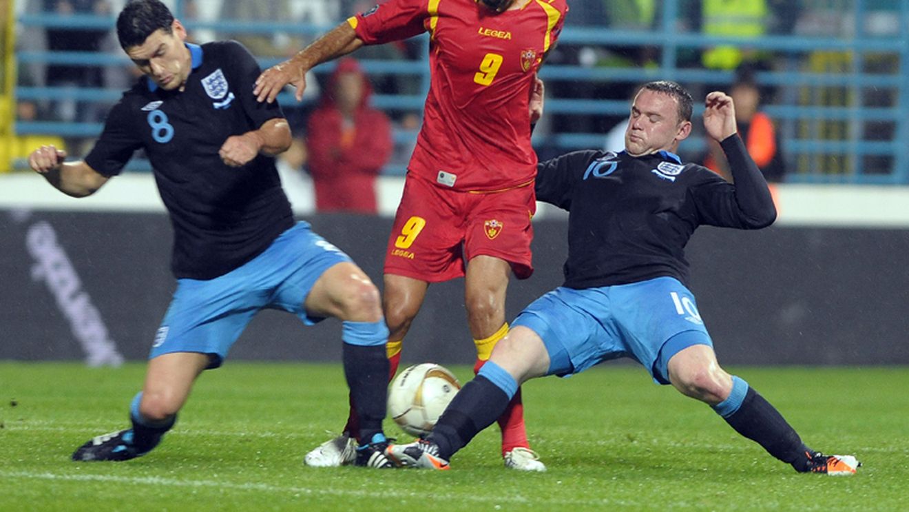 Rooney și-a ieșit din minți și a fost ELIMINAT cu Muntenegru!** Ce l-a făcut să 'turbeze' VIDEO