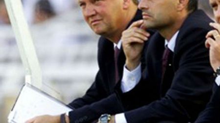 Van Gaal, "băgat în ședință" de impresarul lui Mourinho: "E imposibil să găsești un Zeu ca Sir Alex. Mai există unul singur și acela e la Chelsea"