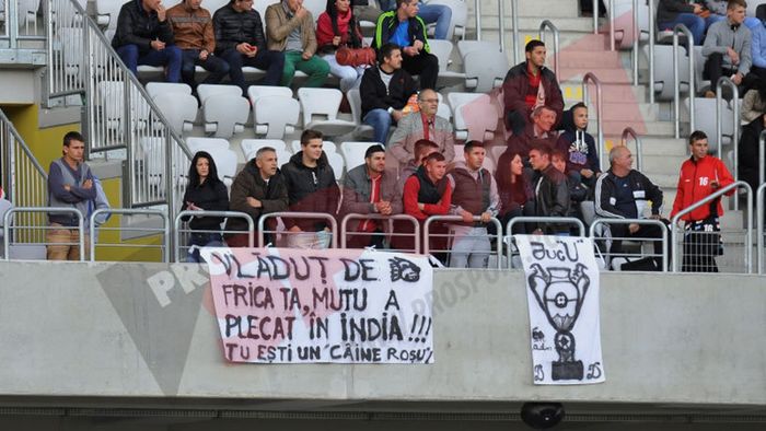 FOTO | Imaginea zilei în fotbalul românesc e oferită de fanii Unirii Jucu. "Adevărul" despre plecarea lui Mutu în India