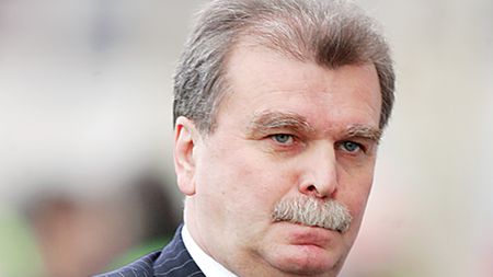 Vamă: „Vă calc pe gât"