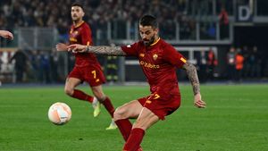 Gafă de arbitraj în AS Roma - Feyenoord! Echipa lui Jose Mourinho a deschis scorul în urma unui aut care nu trebuia acordat, după ce a fost privată de un corner! S-a cerut în zadar intervenția VAR | FOTO & VIDEO
