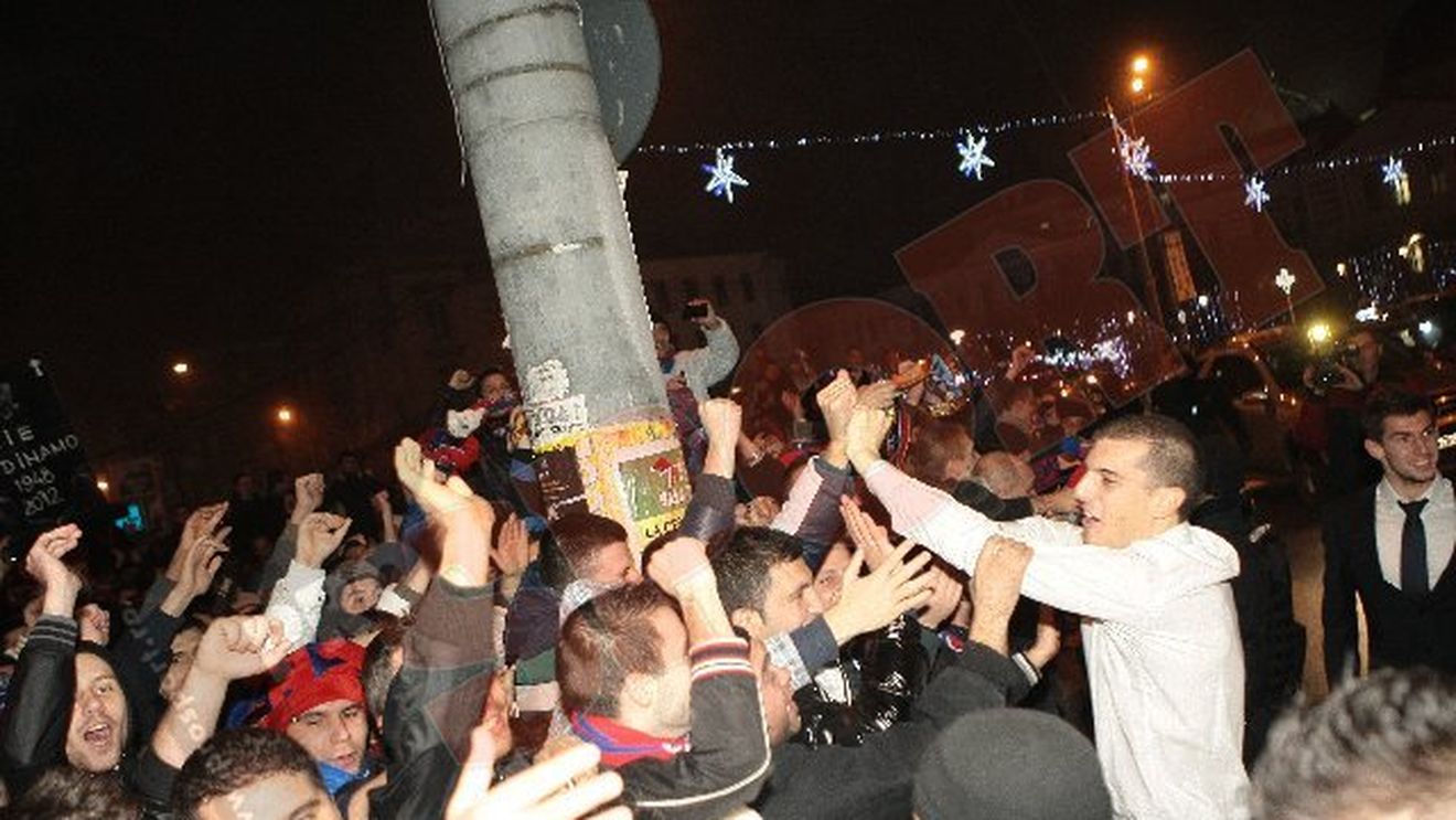 FOTO 4000 de steliști în Piața Universității!** Tănase i-a uns la suflet: a scandat împotriva lui Dinamo! VEZI TOT ce s-a întâmplat după meci